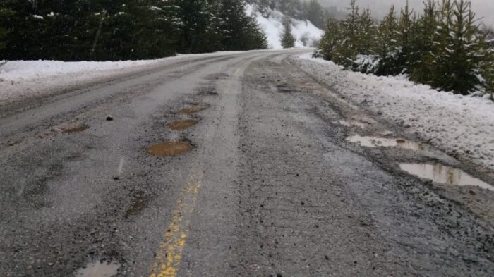 Contaron "más de 1.000 pozos" en la Ruta 40 entre El Bolsón y Bariloche