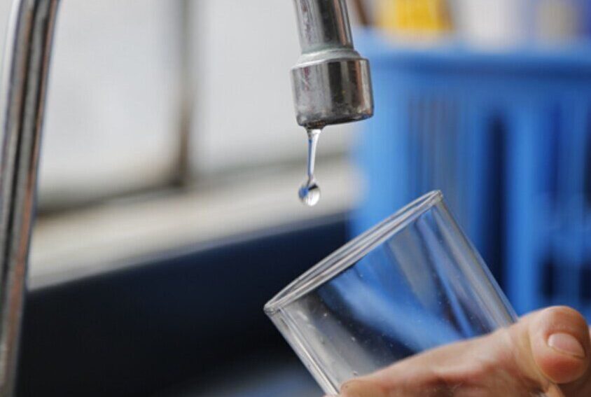 Corte de agua en ocho barrios de Comodoro por mantenimiento en el acueducto
