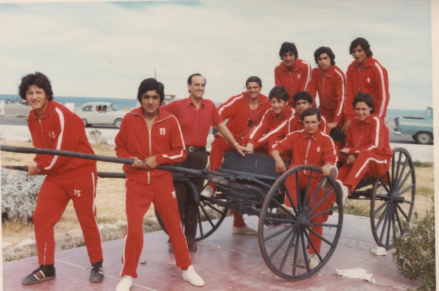 Othar "tirando del carro" con su equipo de básquet del colegio Dean Funes